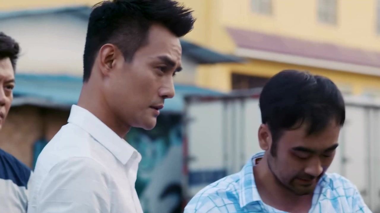 如果蜗牛我爱情:季白与歹徒面对面对峙,亮出了中国