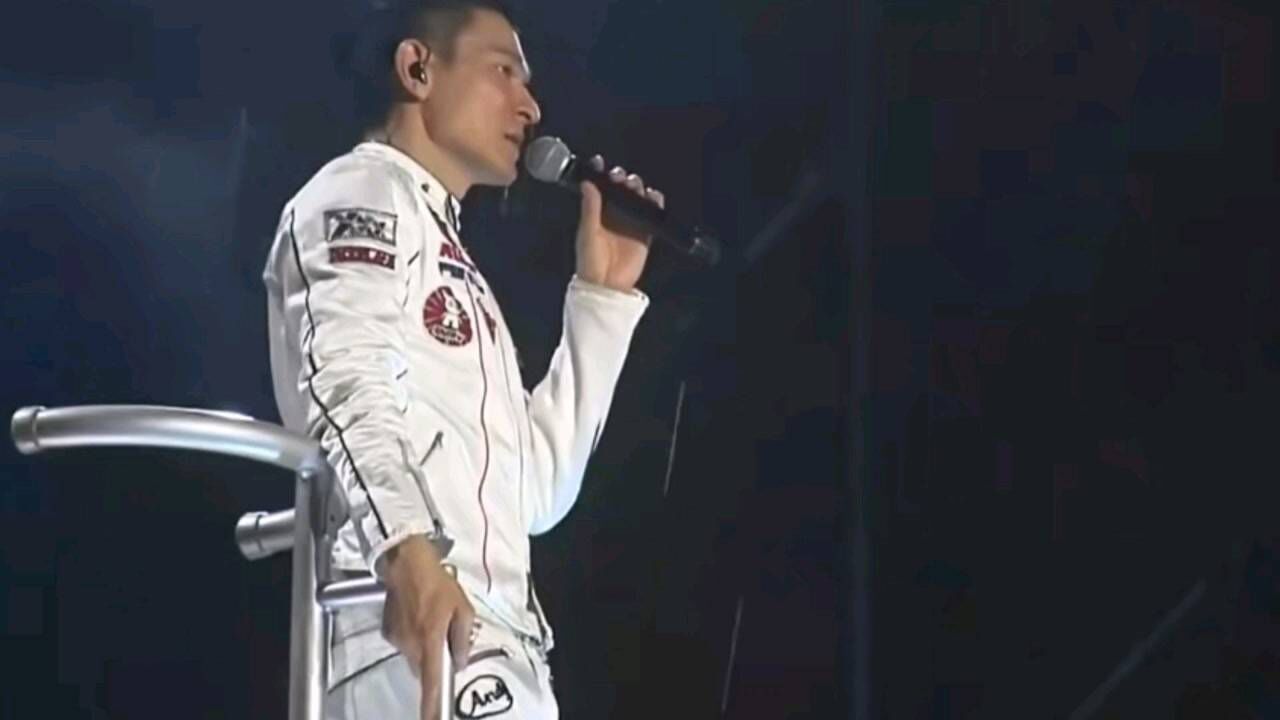 《冰雨》刘德华,冒雨演唱,很敬业_高清1080P在线观看平台_腾讯视频