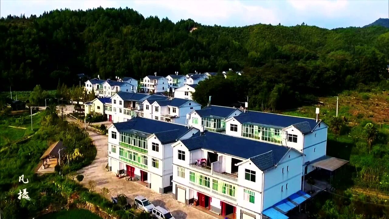 实拍新农村面貌,统一的房子样式,你喜欢吗?