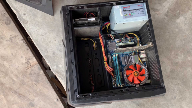 200回收一套垃圾电脑,却说是小捡漏,利润还对半,她是如何打价