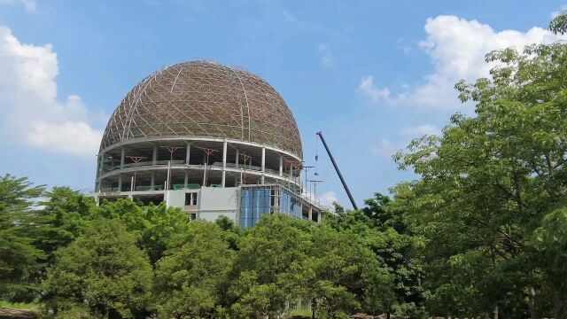 实拍大圆球像不像堡垒,这工程钢铁密密麻麻的这应该要几万块吧