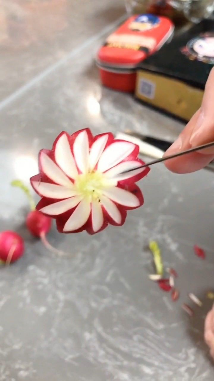 樱桃小萝卜雕刻简单盘饰你学会了吗