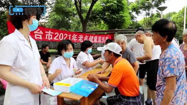 江苏24小时ⷦ𛚥Š覎詀丨中国共产党在江苏历史展参观者络绎不绝