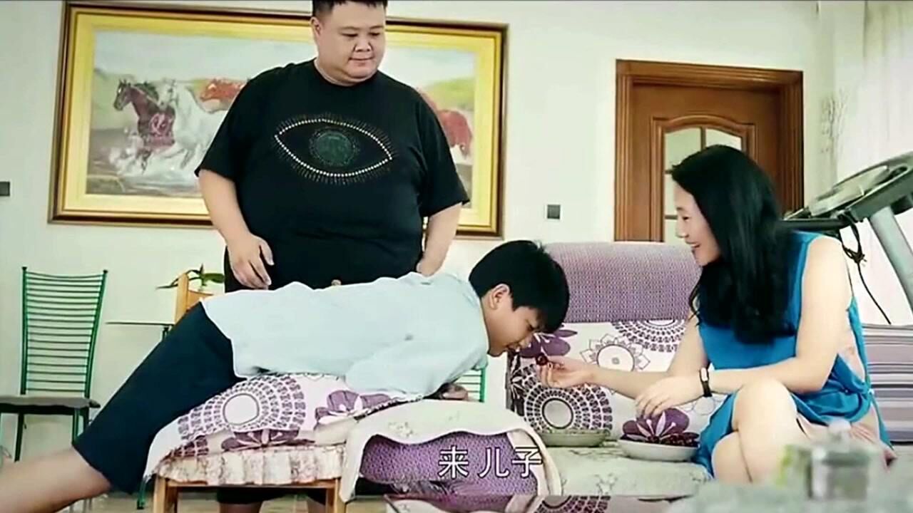 经典混合双打，爸爸打一下屁股，妈妈给一个枣_高清