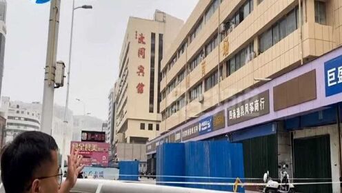 河南郑州：大同宾馆附近出现塌方，相关部门已采取措施