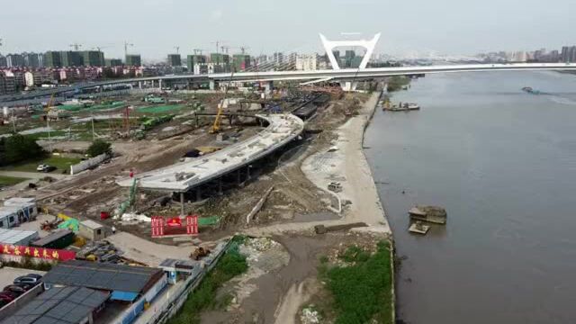 文创港滨江水岸项目建设热火朝天,甬派联合宁波福彩送清凉