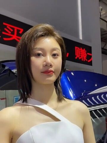 从上到下无死角的张芮尔