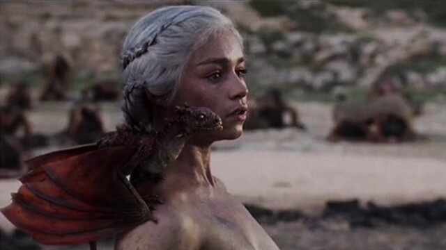 权利的游戏龙妈孵化三颗龙蛋