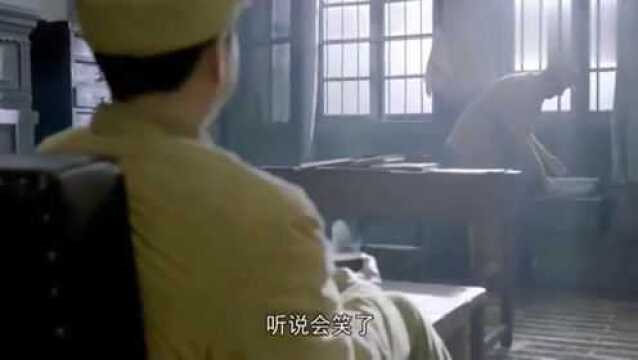 特赦:英光政委两人真够八卦,在办公室讨论杜聿明跟王耀武谁官大