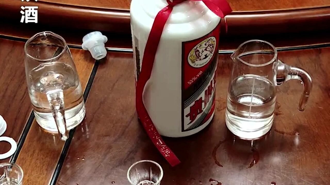 酒桌上现场开瓶品鉴徒弟的假茅台,这味道真的是一言难尽