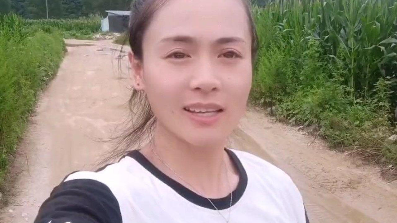 二丫上婆婆家蹭饭,婆婆做酸菜炖猪肉东北人的最爱,保你吃撑着