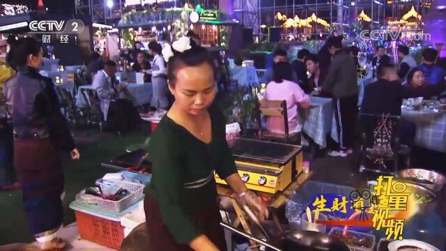 女子通过经营傣族特色小吃,每天的流水能达到两三千元