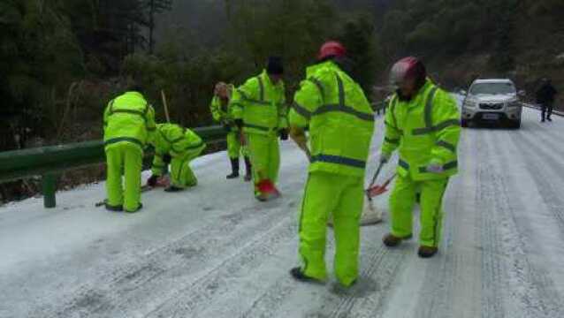 县交通运输局全力除雪保畅护平安