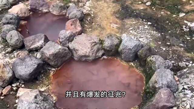 又一火山苏醒?长白山天池水被“煮开”?湖水竟然在冒泡