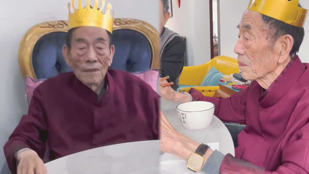 杨少华过90岁大寿,戴金表吃饭身材瘦弱,桌上摆满药状况堪忧