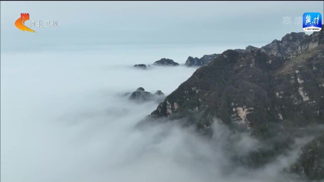 白石山景区雨后涌现云海奇景