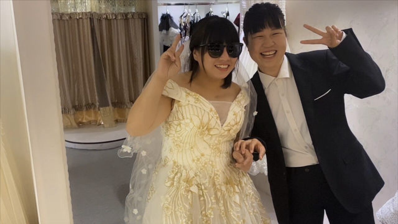 鹏鹏和丹丹拍婚纱照,嫂子女扮男装逗丹丹,俩人玩得真开心