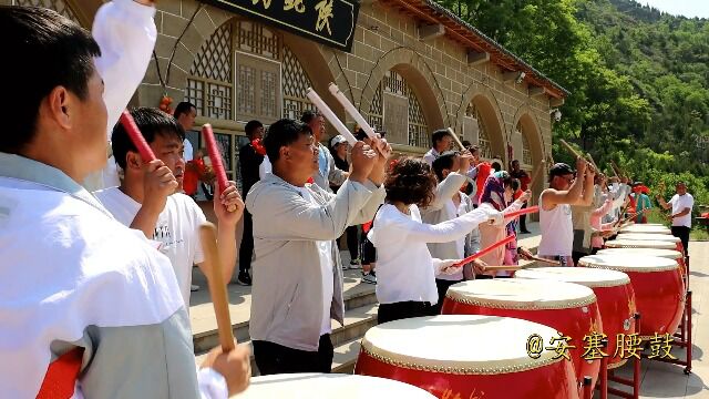 安塞大鼓大镲,安塞腰鼓表演的指挥,打起来精神才能带起劲