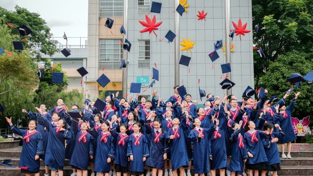 青春不散场 梦想再起航 ----枫树山大桥小学白海豚中队