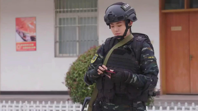 谢思潇放弃教员身份,参加霹雳火训练,你知道她是为何吗?