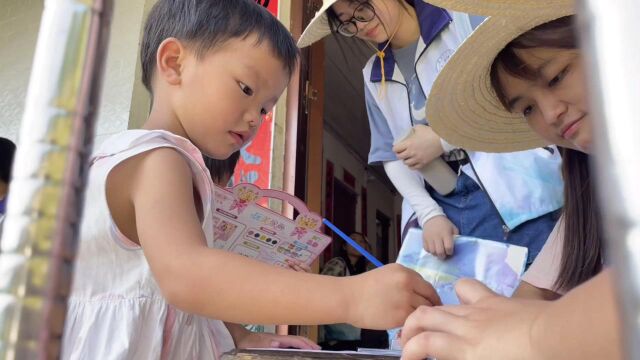 广东工业大学爱满童心三下乡集锦