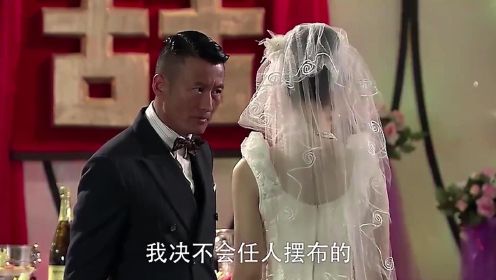 小娇妻为报复乔显农，竟当着所有记者的面逼婚