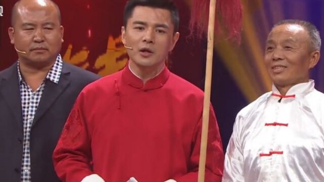 杨家将后人展示杨家枪法,动作利索出招有力,不愧是将门之才