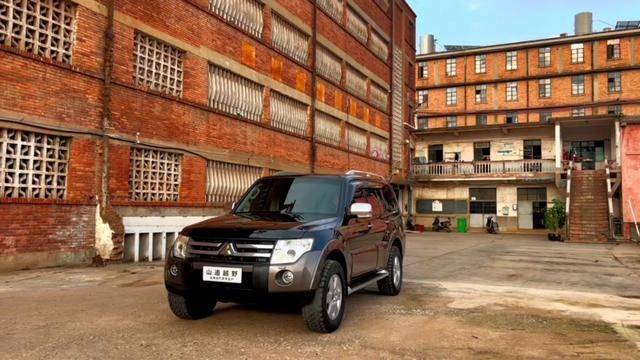 硬派越野 #山猫帕杰罗 看惯了v73的黑武士 v97的黑武士爱吗