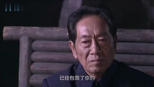 西山：女特务嚣张残杀我军，下秒四个团和围，毫不手软乱枪打死！