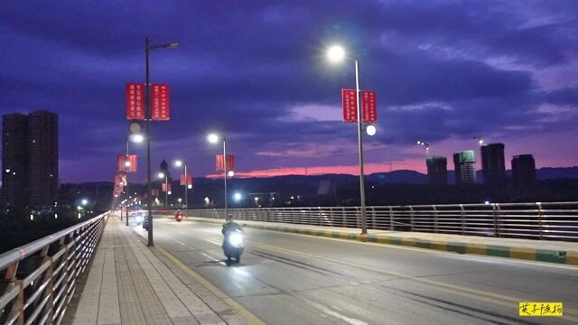 四川达州:天不亮就来赶渠县 晨曦中的文峰山渠江四桥好漂亮