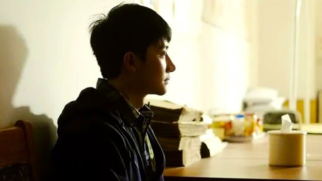 这部电影被低估了8年,展现真实的盲人生活,在黑暗中追求美好