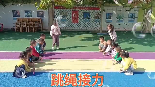 #山东#沂源 幼儿户外活动《小汽车开来了》 南麻街道中心幼儿园 张晓磊 江乐 审核 吴本纯 马福燕 发布 周敏 翟斌