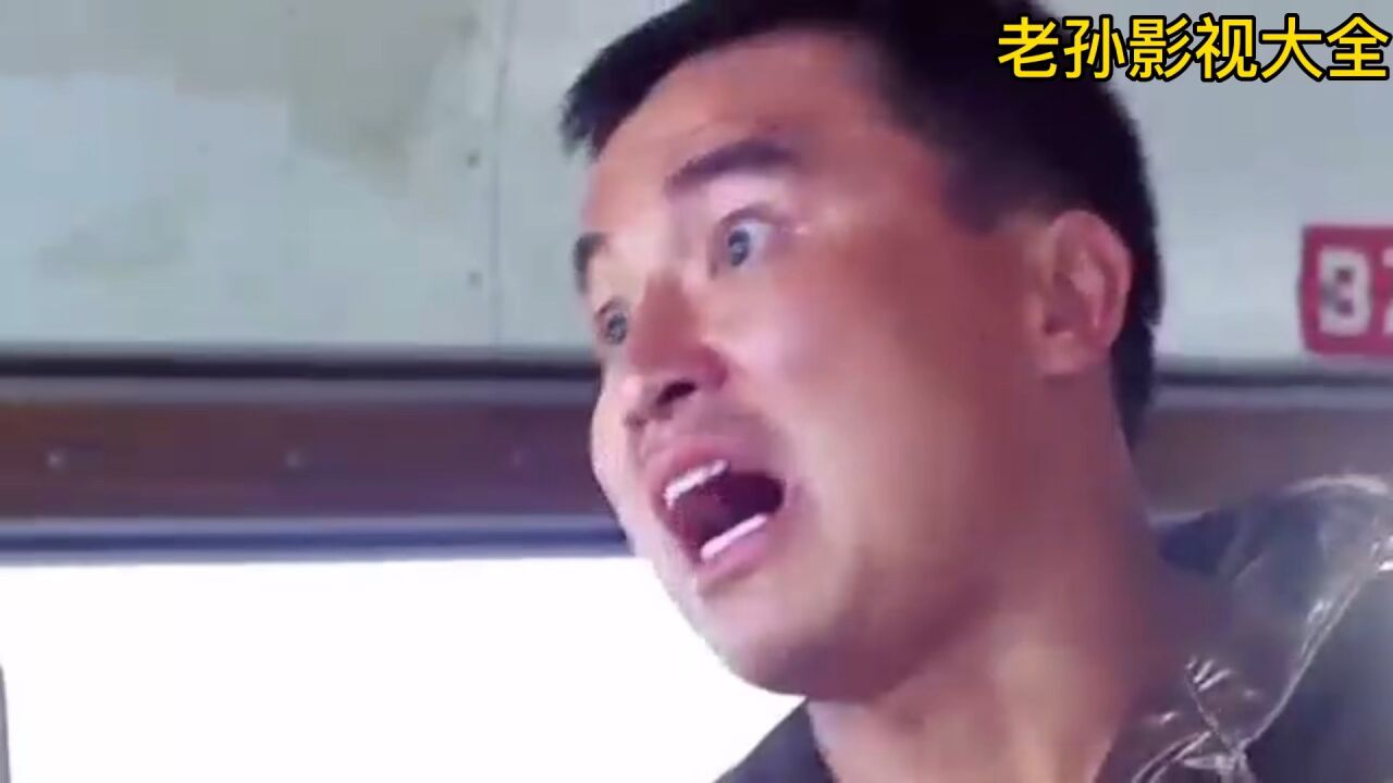 影视:港片《志在出位》大傻哥帮潇洒哥安排了十几个,两人只能扶着他走_高清1080P在线观看平台_腾讯视频