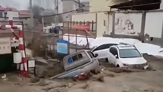 甘肃兰州暴发山洪?当地街道办:是管道破裂 无人员伤亡