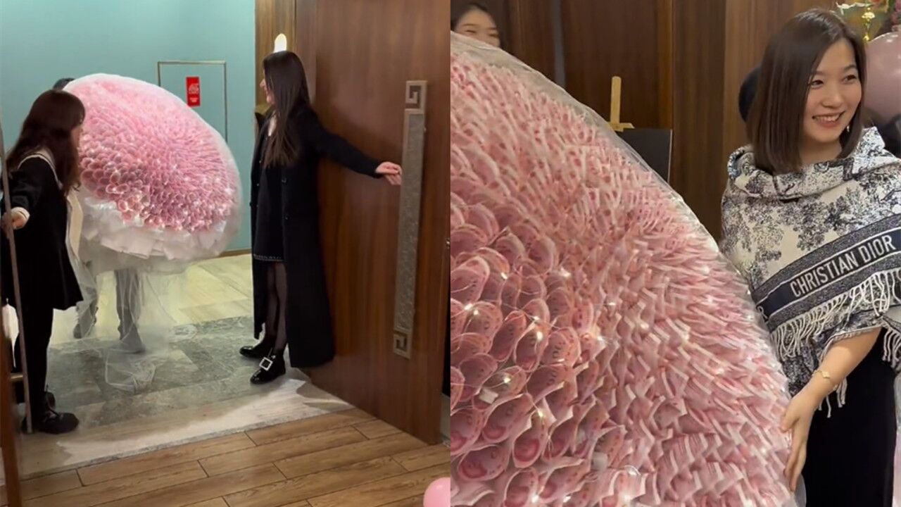 女子生日聚会,闺蜜送上超大现金"有钱花",数清数额众人酸了!