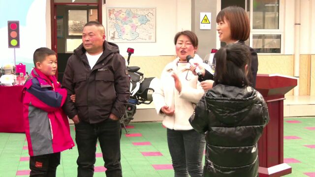 蓝田交警:“美丽乡村行”来到蓝关街办新寨村