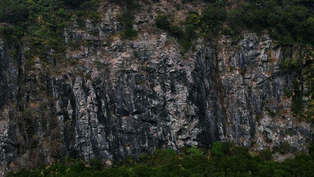 航拍深圳梧桐山野攀场