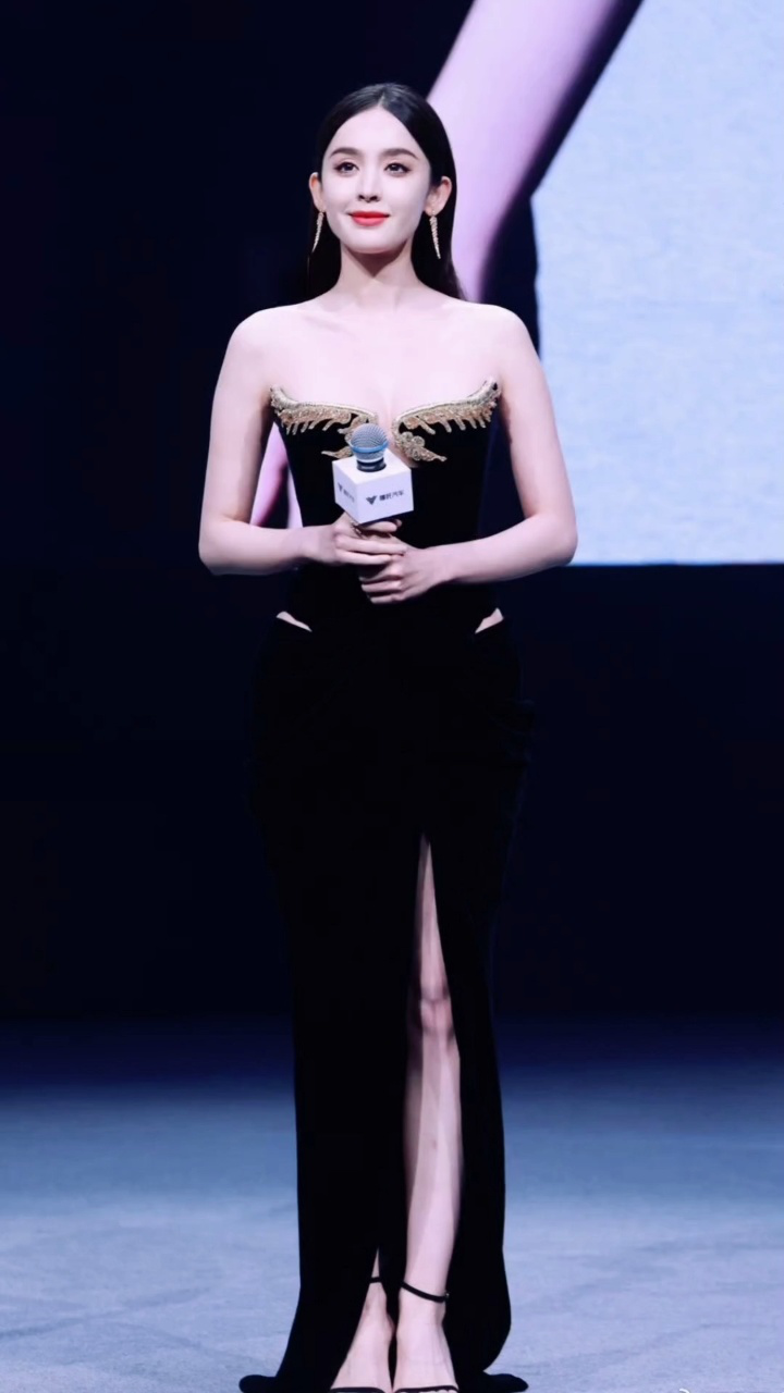 古力娜扎黑色开叉长裙,闪闪发光的走过来,美得让人不可方物 67