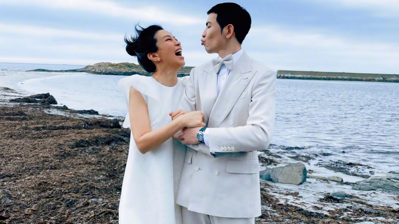萧敬腾官宣结婚,晒与老婆海边甜蜜合照,十几年爱情长跑终有结果