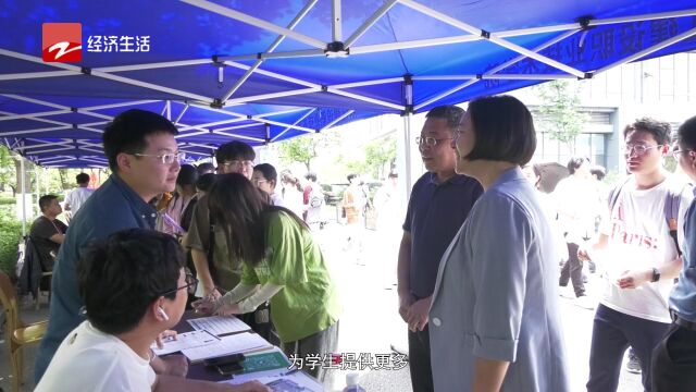 浙江电视台走进浙江建设职业技术学院校园招聘会现场