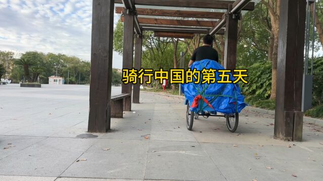 小伙骑行的第五天,终于离开了上海,到达了浙江平湖