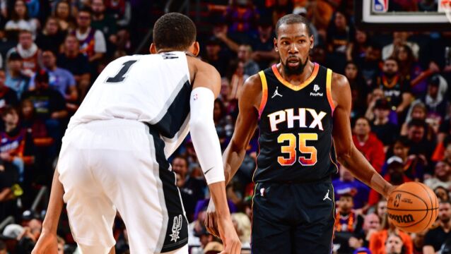 太阳冤死？慢镜头回看最后时刻：杜兰特被连续犯规，脸都被打破相了裁判都没响哨