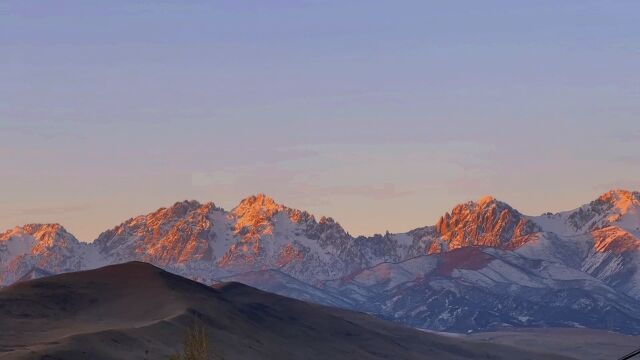 川西美景日照金山