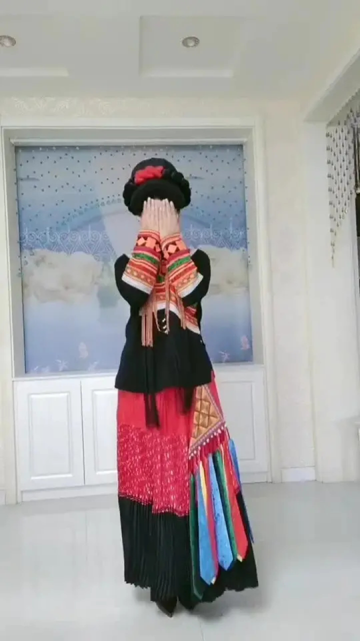 健康快乐生活彝族达体舞阿诗且跳起来,中国有个民族叫彝族,肚子饿叫哦