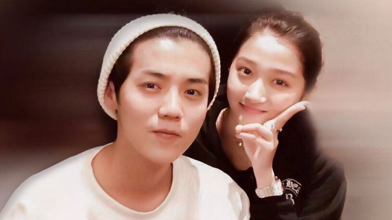 鹿晗关晓彤罕见同框被拍!嫂子大长腿抢镜,演唱会全程陪伴超甜蜜