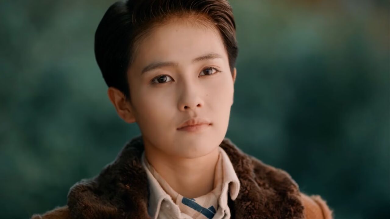 白鹿一改甜美形象,帅气短发惊喜亮相