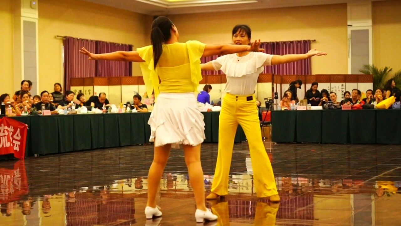 广场舞《火火的红马鞍》英姿飒爽吉特巴,好听更好看