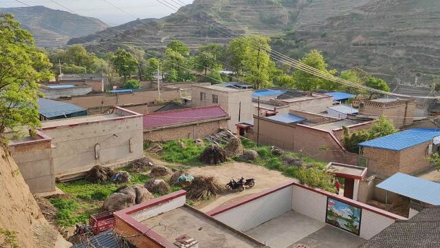 甘肃甘谷:北部山区黄土高原山沟里的乡村村庄