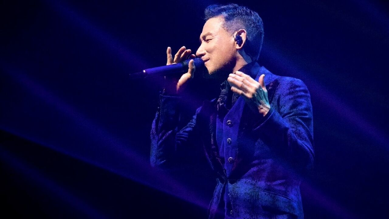 张学友演唱会上突然跌倒,自称从小就有问题,几乎每年发作一次