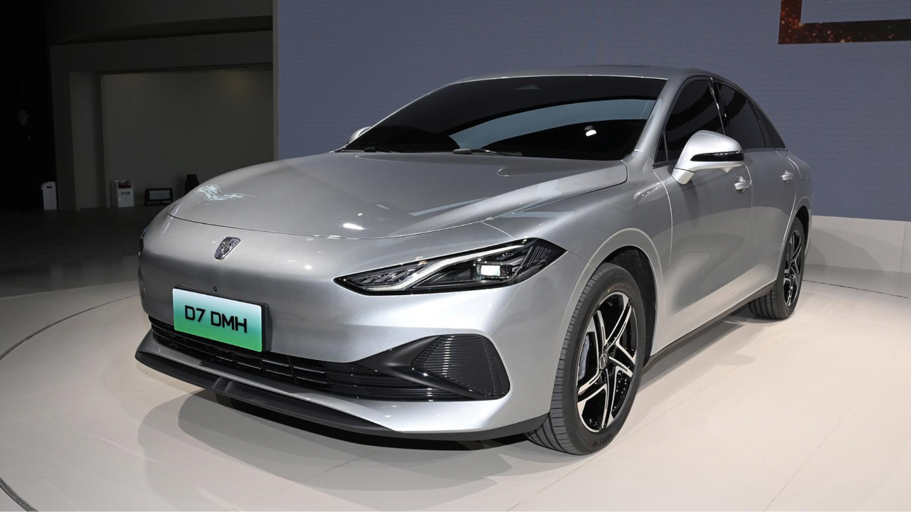 设计大胆带点运动感,荣威新能源旗舰担当d7纯电和插混双车解读